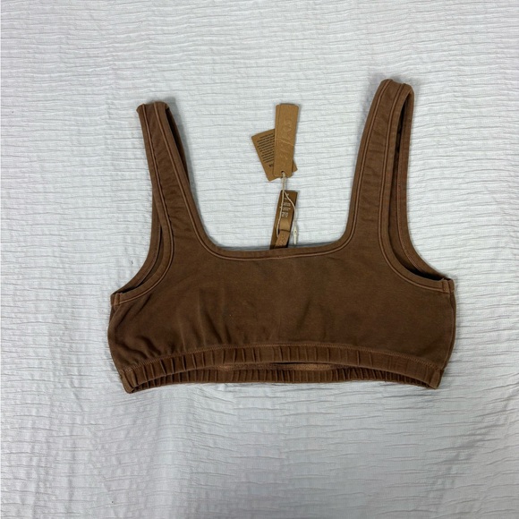 SKIMS Cocoa Scoop Neck Bra - Picture 3 of 9